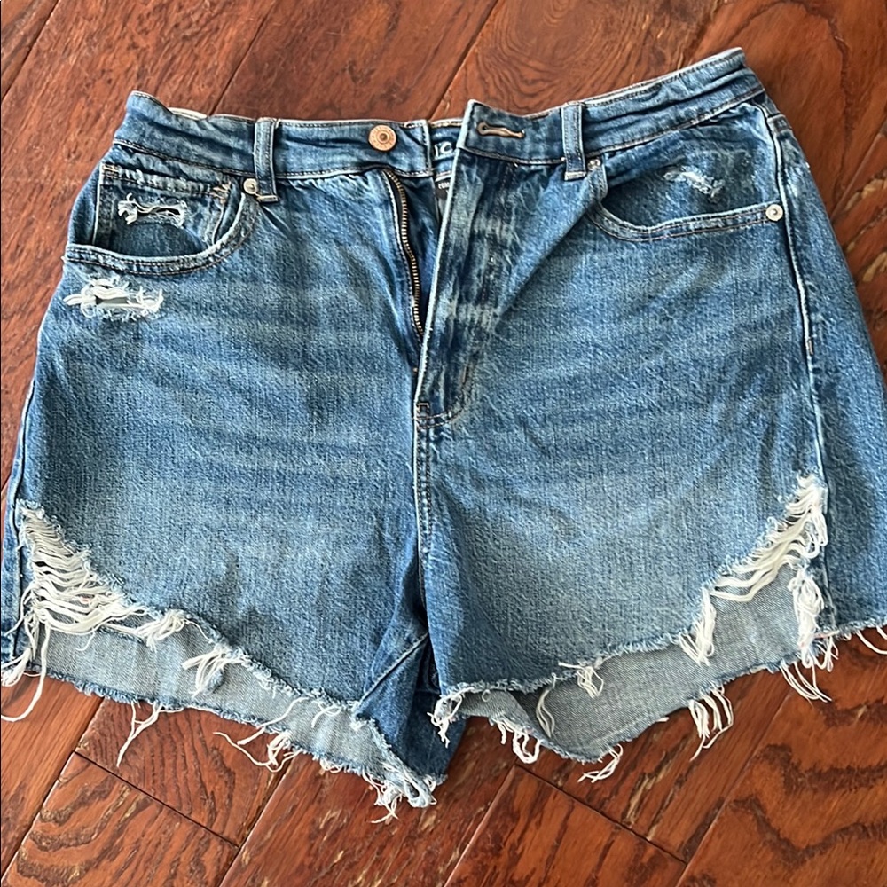 American Eagle Comfort Stretch Distressed dark wash Women's Shorts